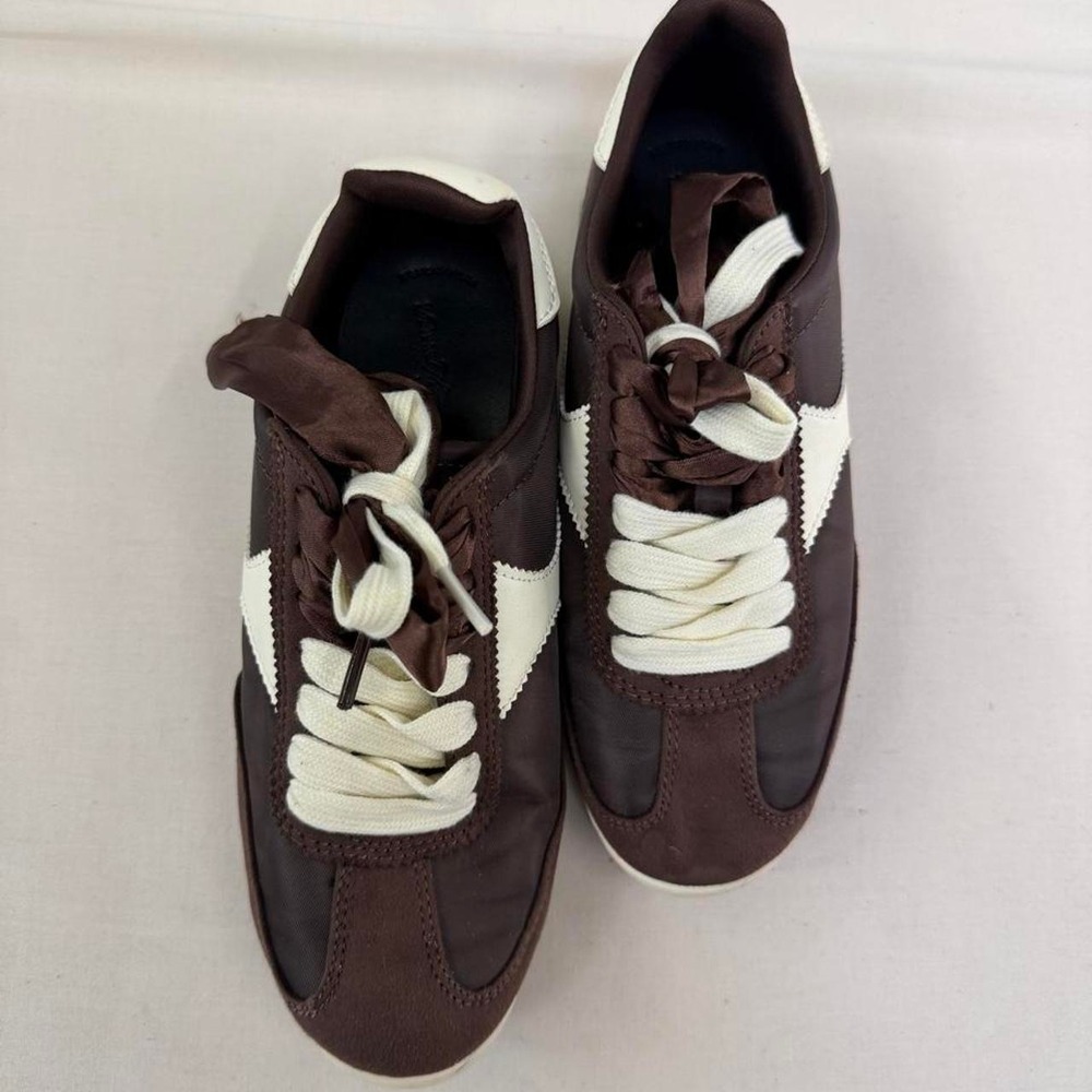 Universal Thread Retro‎ Sneakers Women's Size 6.5